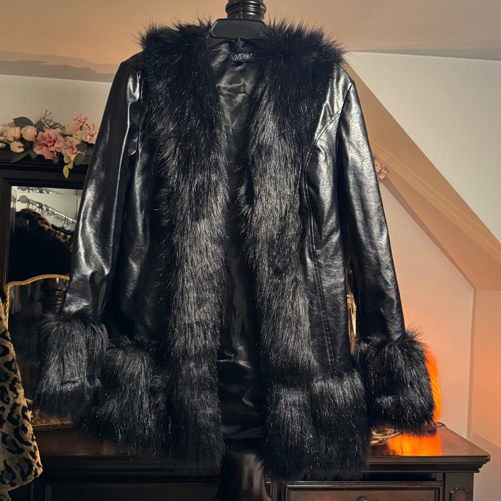 Dolls Kill Widow Faux leather and fur Coat  med